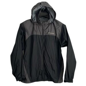 Columbia men’s size medium lightweight jacket with‎ stow-able hood. Packable.